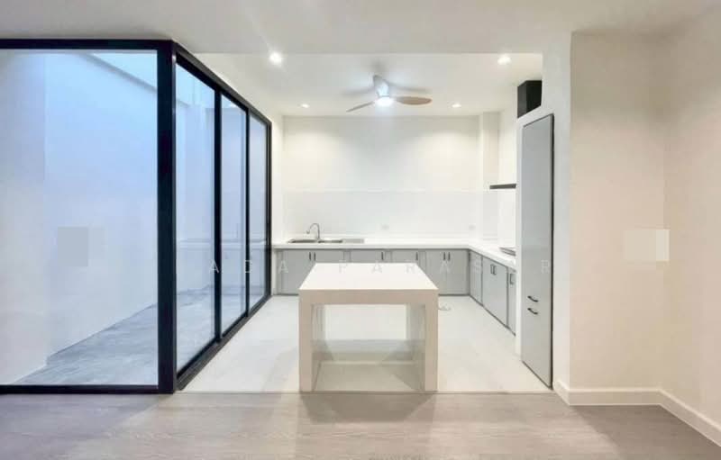 Baan Klang Muang Ladprao-Yothin Phatthana, Bangkok, Soi Baan Klang Muang Ladprao-Yothin Phatthana, Lat Phrao, Lat Phrao, Bangkok, 3 Bedrooms, 180 sqm, Townhouse For Rent, by Airada Parasarn, 500176647 - DDproperty.com