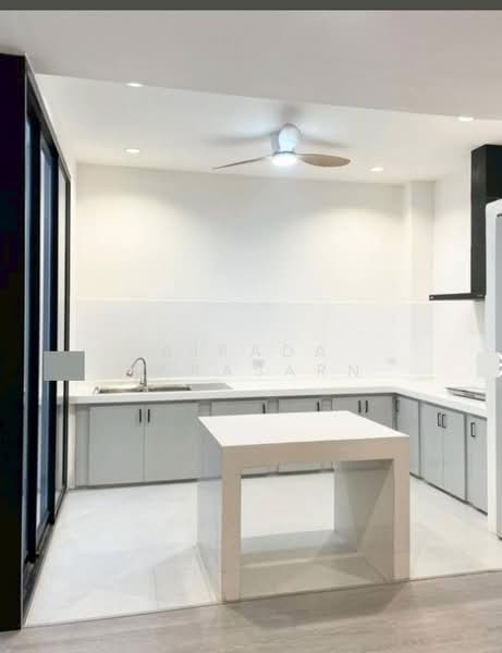 Baan Klang Muang Ladprao-Yothin Phatthana, Bangkok, Soi Baan Klang Muang Ladprao-Yothin Phatthana, Lat Phrao, Lat Phrao, Bangkok, 3 Bedrooms, 180 sqm, Townhouse For Rent, by Airada Parasarn, 500176647 - DDproperty.com