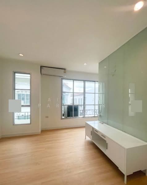 Baan Klang Muang Ladprao-Yothin Phatthana, Bangkok, Soi Baan Klang Muang Ladprao-Yothin Phatthana, Lat Phrao, Lat Phrao, Bangkok, 3 Bedrooms, 180 sqm, Townhouse For Rent, by Airada Parasarn, 500176647 - DDproperty.com