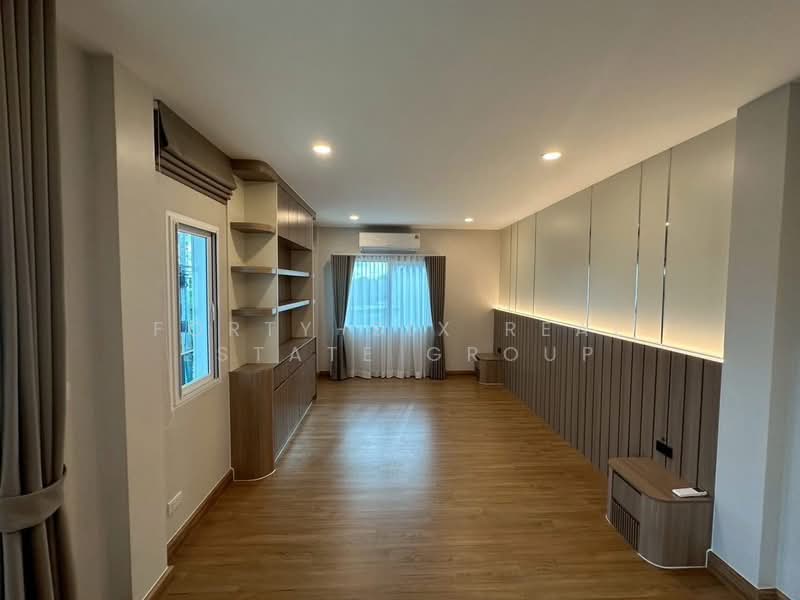 Centro Rama9-Krungthep Kreetha, Bangkok, Khlong Song Ton Nun, Lat Krabang, Bangkok, 4 Bedrooms, 252 sqm, Townhouse For Sale, by Forty-Six Real Estate Group, 500176653 - DDproperty.com