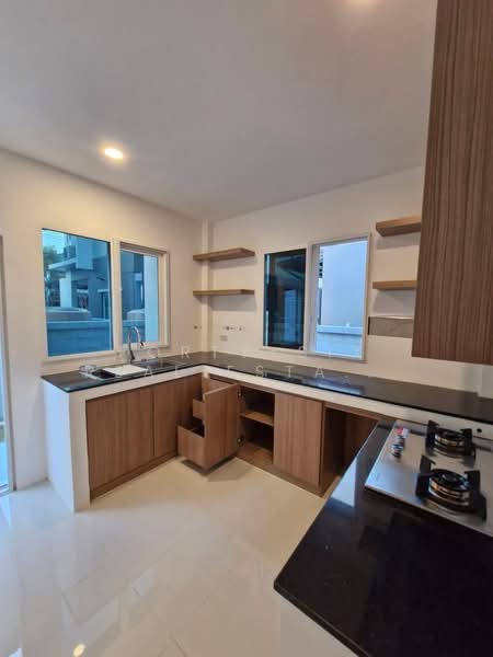 Centro Rama9-Krungthep Kreetha, Bangkok, Khlong Song Ton Nun, Lat Krabang, Bangkok, 4 Bedrooms, 252 sqm, Townhouse For Sale, by Forty-Six Real Estate Group, 500176653 - DDproperty.com