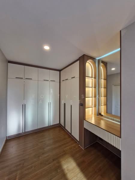 Centro Rama9-Krungthep Kreetha, Bangkok, Khlong Song Ton Nun, Lat Krabang, Bangkok, 4 Bedrooms, 252 sqm, Townhouse For Sale, by Forty-Six Real Estate Group, 500176653 - DDproperty.com