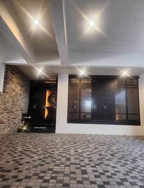 ทำเล BTS ช่องนนทรี รีโนเวทใหม่ ให้เช่าทาวน์โฮม 4 ชั้น ม.การ์เด้นท์เฮ้าส์ บ้านสวย เฟอร์ครบ พร้อมอยู่, Bangkok, นนทรี, Chong Nonsi, Yan Nawa, Bangkok, 5 Bedrooms, 400 sqm, Townhouse For Rent, by บุษบา รัตนวงษ์ชัย, 500176692 - DDproperty.com