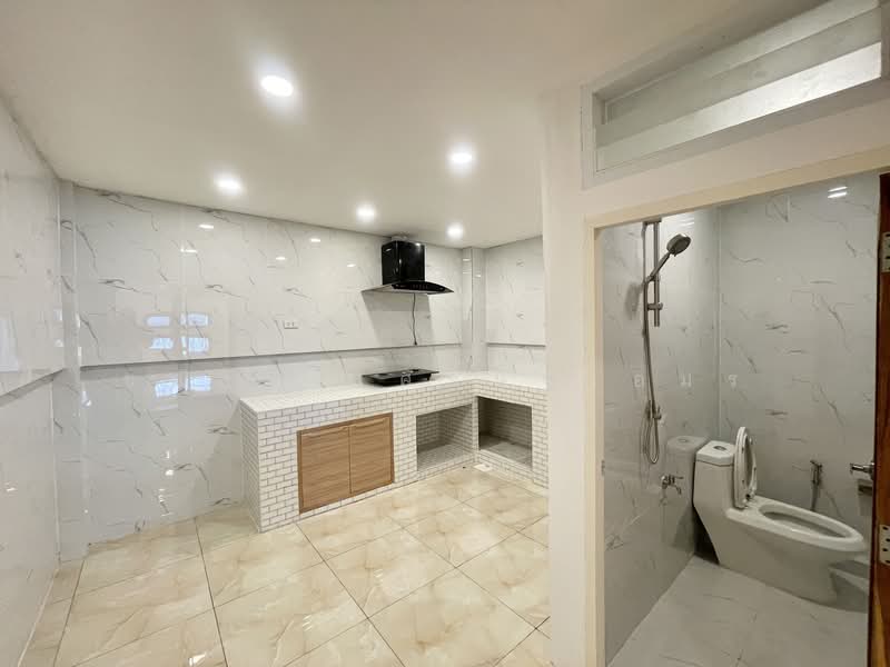 Baan Rin Thong Lamlukka, Pathum Thani, Khu Khot, Lam Luk Ka, Pathum Thani, 2 Bedrooms, 120 sqm, Townhouse For Sale, by Chanicha Settha-amorn, 500176776 - DDproperty.com