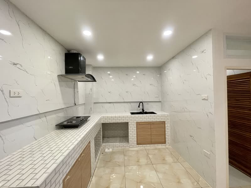 Baan Rin Thong Lamlukka, Pathum Thani, Khu Khot, Lam Luk Ka, Pathum Thani, 2 Bedrooms, 120 sqm, Townhouse For Sale, by Chanicha Settha-amorn, 500176776 - DDproperty.com