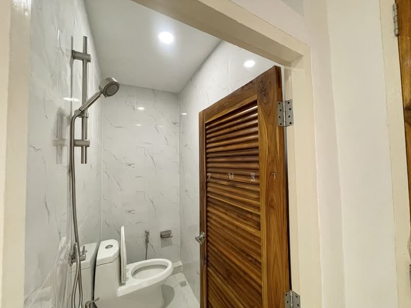 Baan Rin Thong Lamlukka, Pathum Thani, Khu Khot, Lam Luk Ka, Pathum Thani, 2 Bedrooms, 120 sqm, Townhouse For Sale, by Chanicha Settha-amorn, 500176776 - DDproperty.com