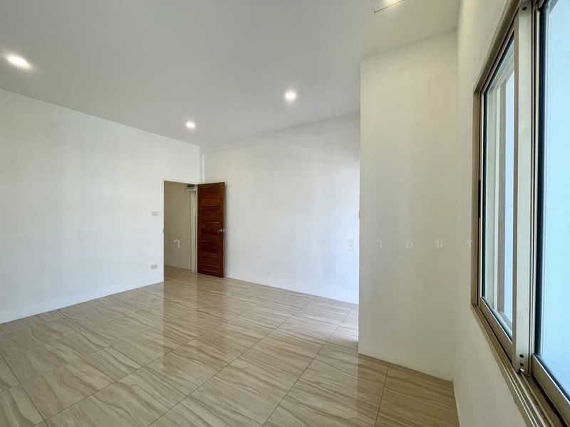 Baan Rin Thong Lamlukka, Pathum Thani, Khu Khot, Lam Luk Ka, Pathum Thani, 2 Bedrooms, 120 sqm, Townhouse For Sale, by Chanicha Settha-amorn, 500176776 - DDproperty.com