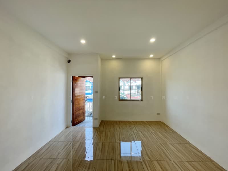 Baan Rin Thong Lamlukka, Pathum Thani, Khu Khot, Lam Luk Ka, Pathum Thani, 2 Bedrooms, 120 sqm, Townhouse For Sale, by Chanicha Settha-amorn, 500176776 - DDproperty.com
