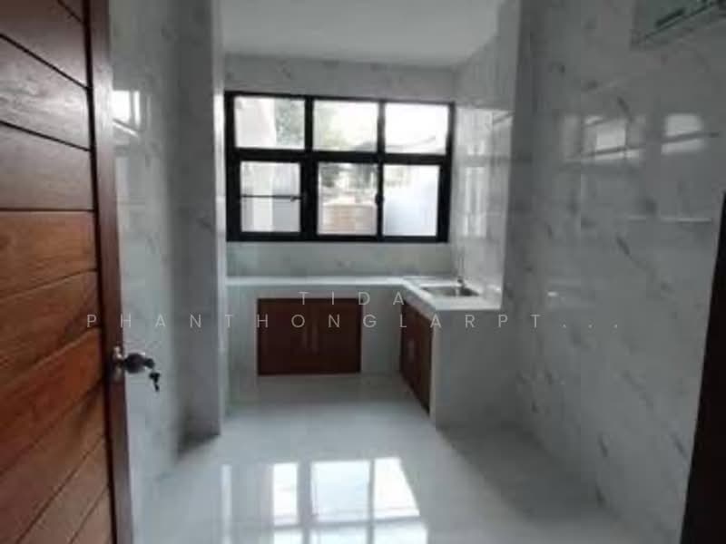 For rent: 3.5-story home office in the Ratchada-Ladprao area. Beautiful and exactly as pictured., Bangkok, Jom Phon, Chatuchak, Bangkok, , 300 sqm, Warehouse/Factory For Rent, by Tida phanthonglarptawee, 500176815 - DDproperty.com