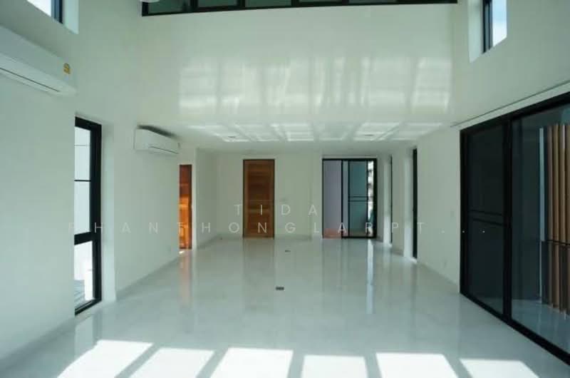 For rent: 3.5-story home office in the Ratchada-Ladprao area. Beautiful and exactly as pictured., Bangkok, Jom Phon, Chatuchak, Bangkok, , 300 sqm, Warehouse/Factory For Rent, by Tida phanthonglarptawee, 500176815 - DDproperty.com