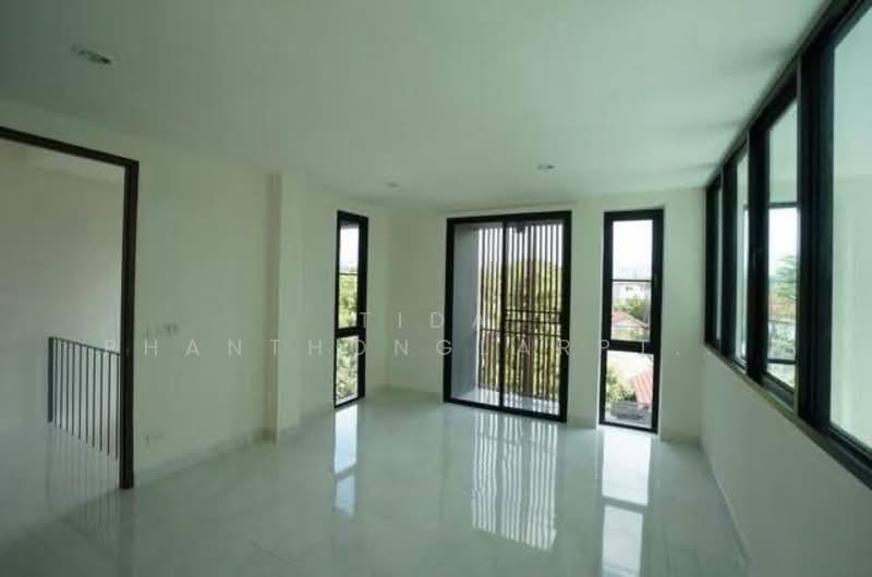 For rent: 3.5-story home office in the Ratchada-Ladprao area. Beautiful and exactly as pictured., Bangkok, Jom Phon, Chatuchak, Bangkok, , 300 sqm, Warehouse/Factory For Rent, by Tida phanthonglarptawee, 500176815 - DDproperty.com