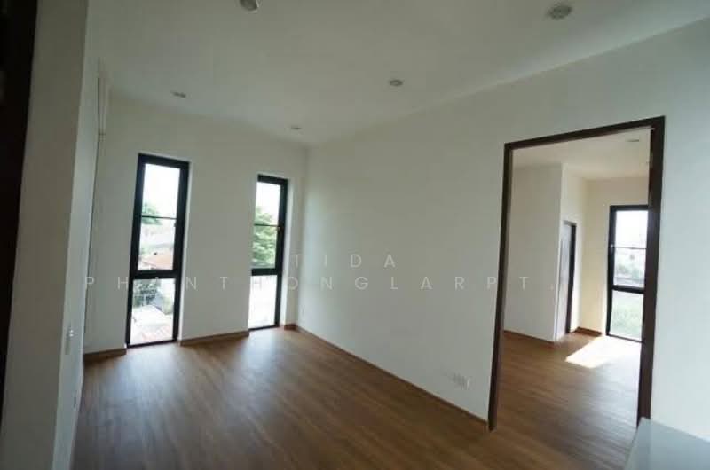 For rent: 3.5-story home office in the Ratchada-Ladprao area. Beautiful and exactly as pictured., Bangkok, Jom Phon, Chatuchak, Bangkok, , 300 sqm, Warehouse/Factory For Rent, by Tida phanthonglarptawee, 500176815 - DDproperty.com