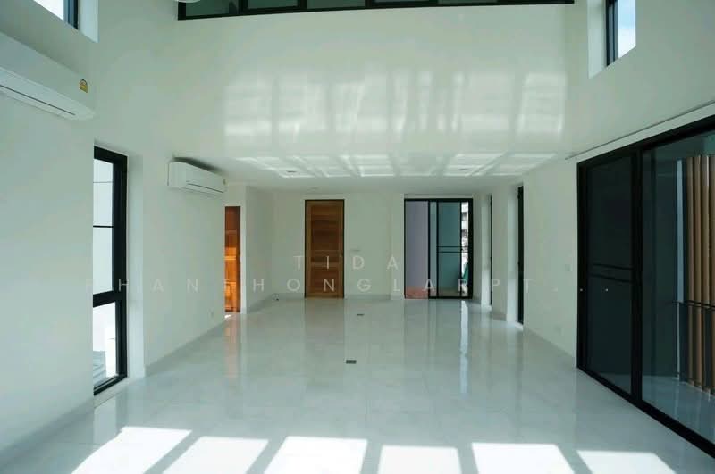 For rent: 3.5-story home office in the Ratchada-Ladprao area. Beautiful and exactly as pictured., Bangkok, Jom Phon, Chatuchak, Bangkok, , 300 sqm, Warehouse/Factory For Rent, by Tida phanthonglarptawee, 500176815 - DDproperty.com