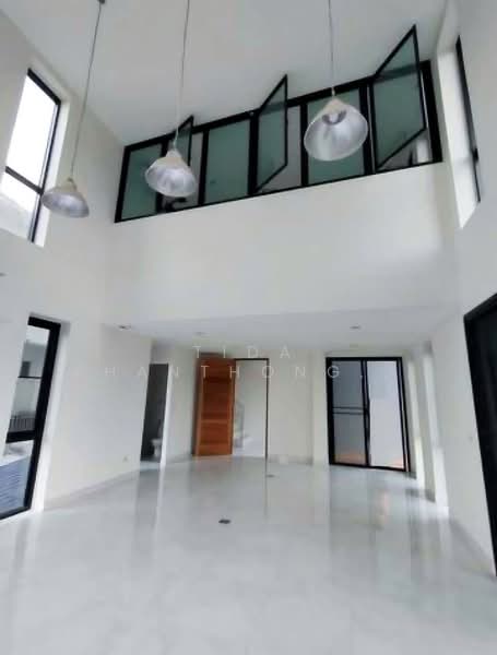 For rent: 3.5-story home office in the Ratchada-Ladprao area. Beautiful and exactly as pictured., Bangkok, Jom Phon, Chatuchak, Bangkok, , 300 sqm, Warehouse/Factory For Rent, by Tida phanthonglarptawee, 500176815 - DDproperty.com