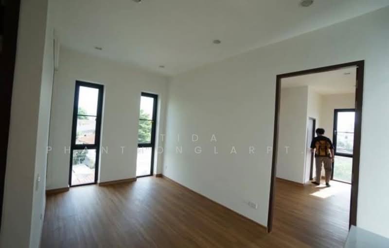 For rent: 3.5-story home office in the Ratchada-Ladprao area. Beautiful and exactly as pictured., Bangkok, Jom Phon, Chatuchak, Bangkok, , 300 sqm, Warehouse/Factory For Rent, by Tida phanthonglarptawee, 500176815 - DDproperty.com