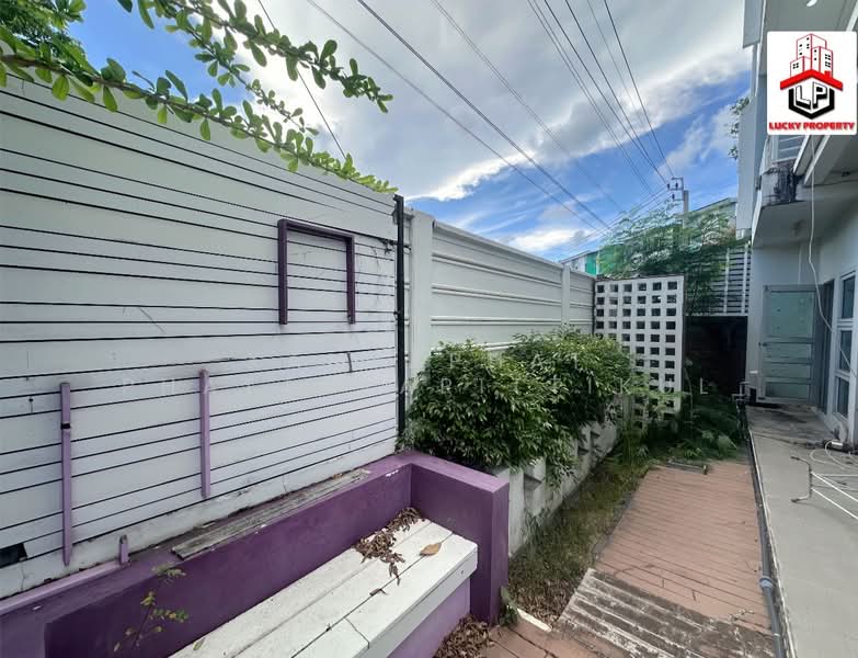 Le Nextra Srinakarin : เลอเน็กซ์ตร้า ศรีนครินทร์, สมุทรปราการ, ถนนศรีนครินทร์, บางเมือง, เมืองสมุทรปราการ, สมุทรปราการ, 289 ตร.ม., ทาวน์เฮ้าส์ ขาย, โดย Kanyaphat Phattararittikul, 500176851 - DDproperty.com