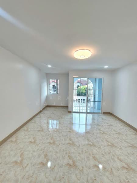 Moobaan Pimthong Nawamin, Bangkok, Soi Sudsanguan, Khlong Chaokhun Sing, Wang Thonglang, Bangkok, 2 Bedrooms, 68 sqm, Townhouse For Sale, by Naravit Prajuabsuk, 500176896 - DDproperty.com
