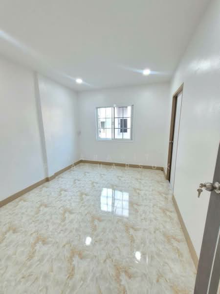 Moobaan Pimthong Nawamin, Bangkok, Soi Sudsanguan, Khlong Chaokhun Sing, Wang Thonglang, Bangkok, 2 Bedrooms, 68 sqm, Townhouse For Sale, by Naravit Prajuabsuk, 500176896 - DDproperty.com