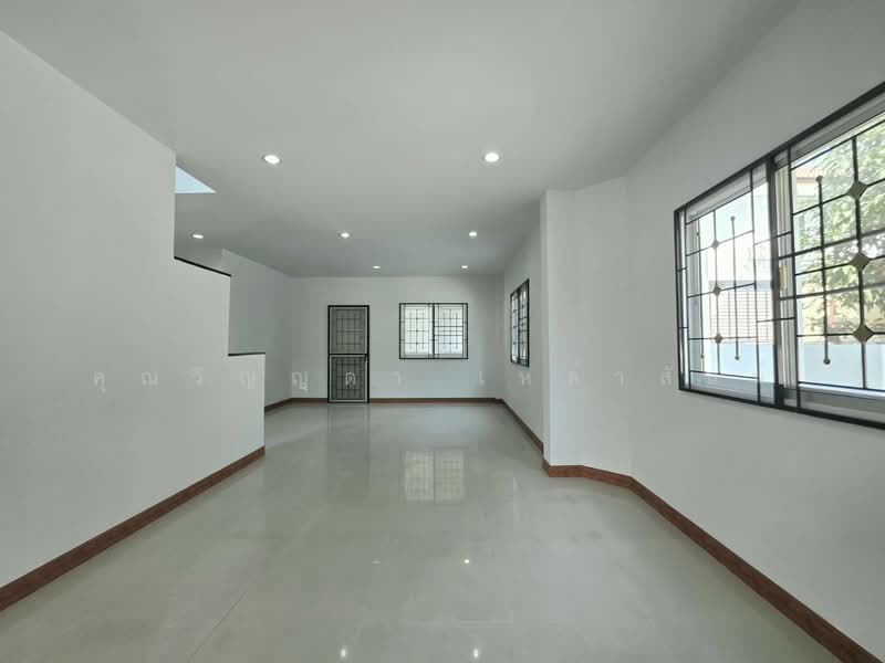 วิสต้า วิลล์ ลำลูกกา คลอง 3, Pathum Thani, Lat Sawai, Lam Luk Ka, Pathum Thani, 3 Bedrooms, 160 sqm, Single Detached House For Sale, by คุณวิญญุดา เหล่าสันน์, 500176898 - DDproperty.com