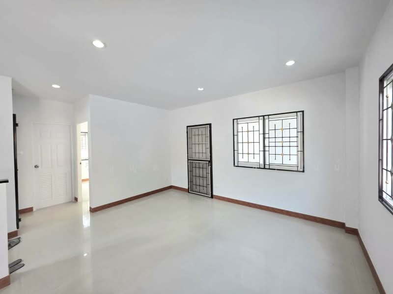 วิสต้า วิลล์ ลำลูกกา คลอง 3, Pathum Thani, Lat Sawai, Lam Luk Ka, Pathum Thani, 3 Bedrooms, 160 sqm, Single Detached House For Sale, by คุณวิญญุดา เหล่าสันน์, 500176898 - DDproperty.com