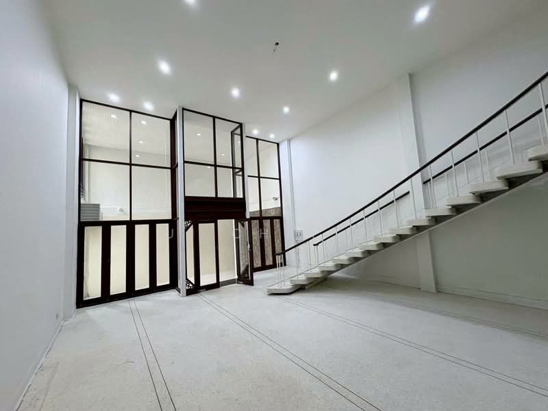 ขาย - ขายอาคารพาณิชย์บรรทัดทอง พระราม4, กรุงเทพ