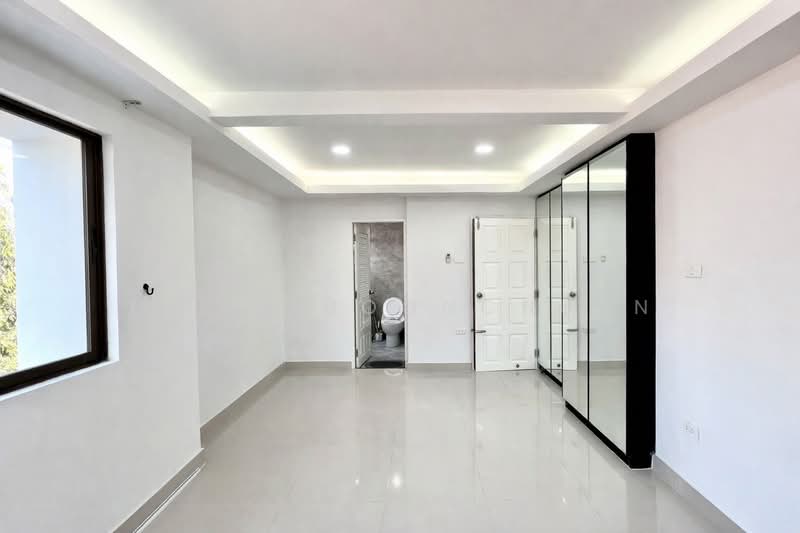 Townhouse, 3 Bedroom, Phrom Phong, Bangkok, Thong Lo Soi 49, Khlong Tan Nua, Watthana, Bangkok, 3 Bedrooms, 250 sqm, Townhouse For Rent, by Thiti Boonchurn, 500176960 - DDproperty.com