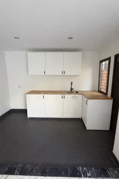 Townhouse, 3 Bedroom, Phrom Phong, Bangkok, Thong Lo Soi 49, Khlong Tan Nua, Watthana, Bangkok, 3 Bedrooms, 250 sqm, Townhouse For Rent, by Thiti Boonchurn, 500176960 - DDproperty.com