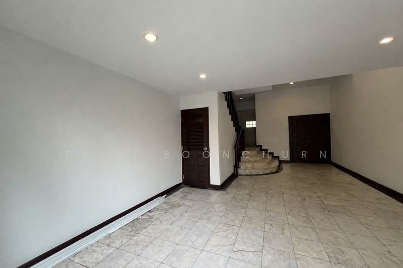 Townhouse, 3 Bedroom, Phrom Phong, Bangkok, Thong Lo Soi 49, Khlong Tan Nua, Watthana, Bangkok, 3 Bedrooms, 250 sqm, Townhouse For Rent, by Thiti Boonchurn, 500176960 - DDproperty.com