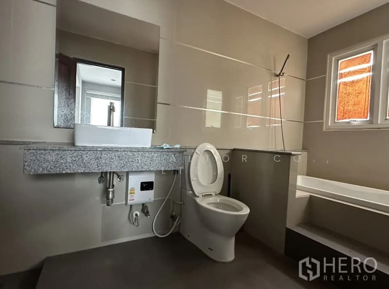 For Rent Home Office 178 sqm in Khlong Tan Nuea, Watthana, Bangkok BTS Ekkamai hre00335, Bangkok, Khlong Tan Nua, Watthana, Bangkok, , 178 sqm, Office Space For Rent, by Hero Realtor Co., Ltd., 500177057 - DDproperty.com