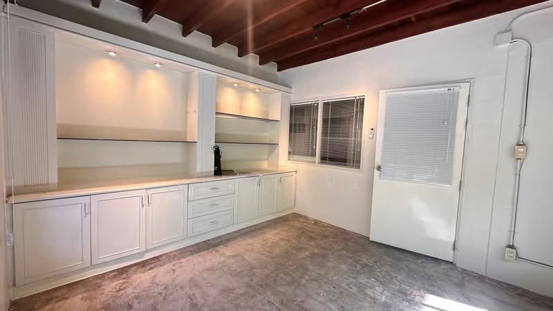 House for rent located in Ekkamai 22 nice decorated for residence and home office ( SPSEVE1759 ), Bangkok, เอกมัย22, Khlong Tan Nua, Watthana, Bangkok, 4 Bedrooms, 300 sqm, Single Detached House For Rent, by Khun Eve, 500177079 - DDproperty.com