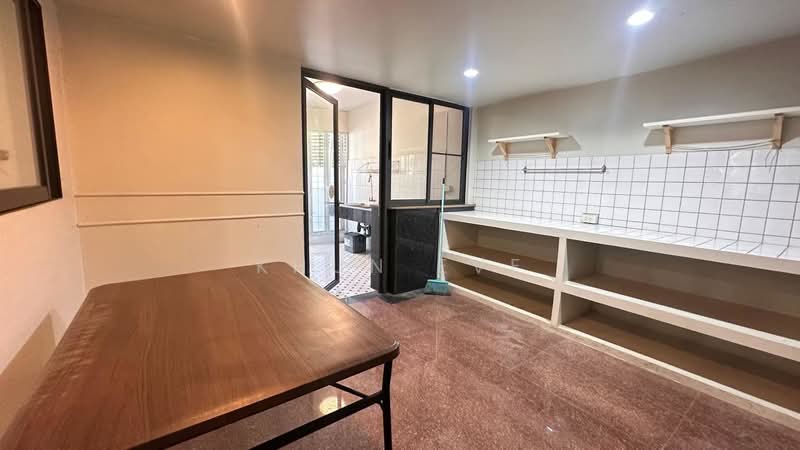 House for rent located in Ekkamai 22 nice decorated for residence and home office ( SPSEVE1759 ), Bangkok, เอกมัย22, Khlong Tan Nua, Watthana, Bangkok, 4 Bedrooms, 300 sqm, Single Detached House For Rent, by Khun Eve, 500177079 - DDproperty.com