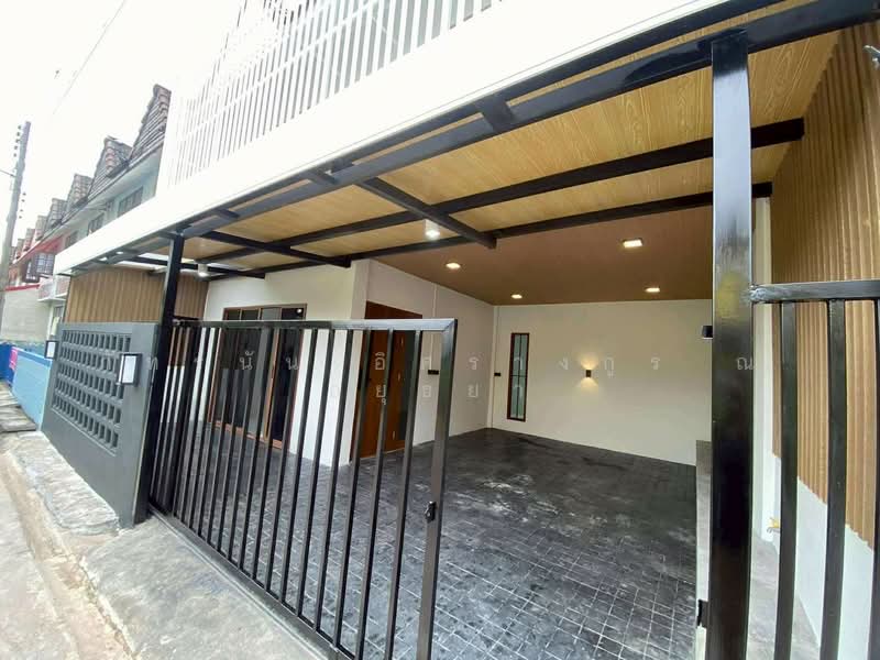 ขาย - ทาวน์เฮ้าส์ 2 ชั้น สุวรรณศรซอย 18 ถนนสุวรรณศร ตำบลวังกระโจม อำเภอเมืองนครนายก จังหวัดนครนายก, นครนายก