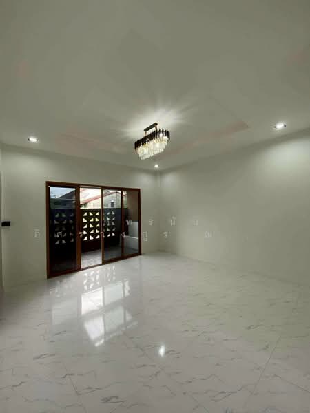 ขาย - ทาวน์เฮ้าส์ 2 ชั้น สุวรรณศรซอย 18 ถนนสุวรรณศร ตำบลวังกระโจม อำเภอเมืองนครนายก จังหวัดนครนายก, นครนายก