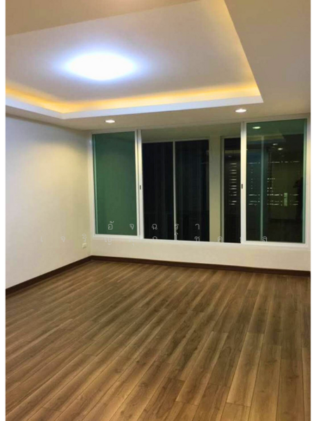 ห้องนอนใหญ่ชั้น 3 พร้อม Build-in ตู้