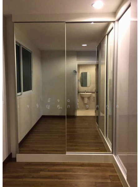 ห้องนอนใหญ่ชั้น 3 พร้อม Build-in ตู้