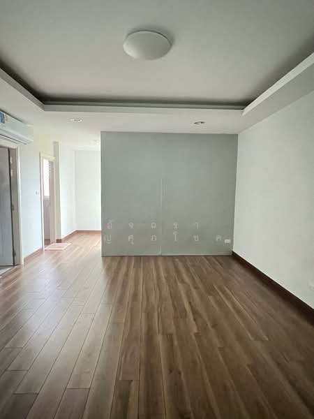 ห้องนอนใหญ่ชั้น 4 พร้อม Build-in ตู้