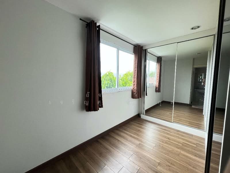 ห้องนอนใหญ่ชั้น 4 พร้อม Build-in ตู้