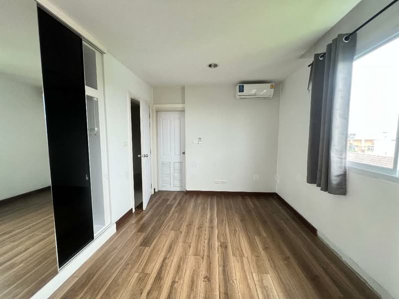 ห้องนอนเล็กชั้น 4 พร้อม Build-in ตู้