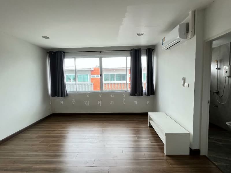 ห้องนอนเล็กชั้น 4 พร้อม Build-in ตู้