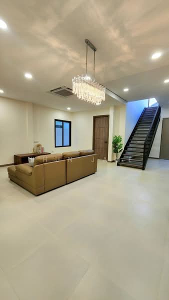 For Sale - For Sale: Luxury Private Pool Villa, approximately 300 meters from BTS Bang Chak (SPSJP178), Bangkok