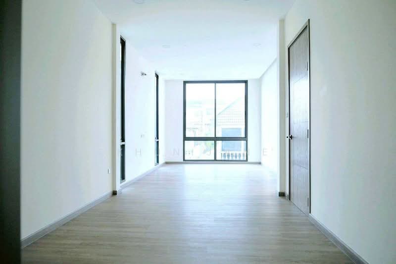 ขาย - ขาย บ้านเดี่ยว พูลวิลล่าหรูส่วนตัว ห่างจาก BTS บางจาก ประมาณ 300 เมตร ( SPSJP178), กรุงเทพ