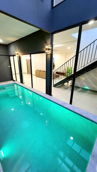 For Sale - For Sale: Luxury Private Pool Villa, approximately 300 meters from BTS Bang Chak (SPSJP178), Bangkok