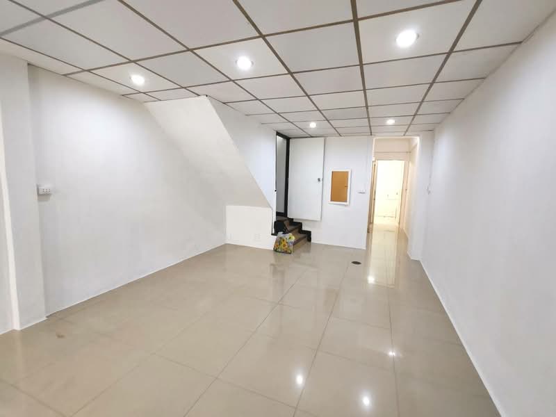 For Sale - ของต้องรีบคว้า รีโนเวททั้งหลัง ทำเลงามวงศ์วาน 18 !!! ขาย ทาวน์เฮ้าส์ 3 ชั้น 5 ห้องนอน 19 ตร.ว., Nonthaburi