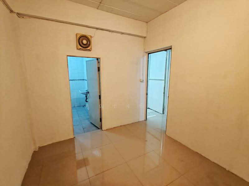 For Sale - ของต้องรีบคว้า รีโนเวททั้งหลัง ทำเลงามวงศ์วาน 18 !!! ขาย ทาวน์เฮ้าส์ 3 ชั้น 5 ห้องนอน 19 ตร.ว., Nonthaburi