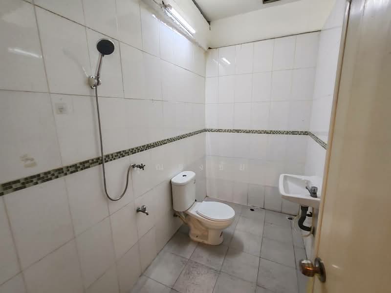 For Sale - ของต้องรีบคว้า รีโนเวททั้งหลัง ทำเลงามวงศ์วาน 18 !!! ขาย ทาวน์เฮ้าส์ 3 ชั้น 5 ห้องนอน 19 ตร.ว., Nonthaburi