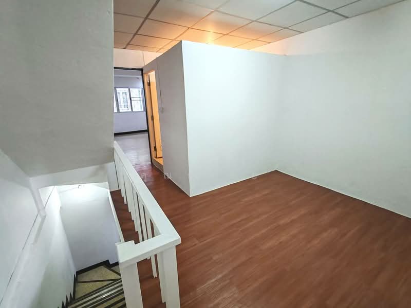 ของต้องรีบคว้า รีโนเวททั้งหลัง ทำเลงามวงศ์วาน 18 !!! ขาย ทาวน์เฮ้าส์ 3 ชั้น 5 ห้องนอน 19 ตร.ว., นนทบุรี, งามวงศ์วาน 18 แยก 6/10, บางเขน, เมืองนนทบุรี, นนทบุรี, 160 ตร.ม., ทาวน์เฮ้าส์ ขาย, โดย คุณธงชัย, 500177283 - DDproperty.com