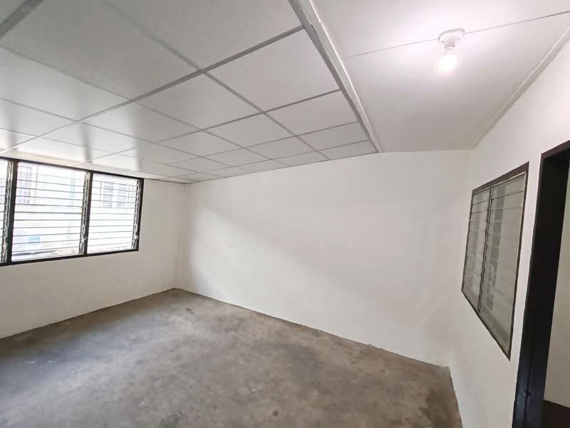 For Sale - ของต้องรีบคว้า รีโนเวททั้งหลัง ทำเลงามวงศ์วาน 18 !!! ขาย ทาวน์เฮ้าส์ 3 ชั้น 5 ห้องนอน 19 ตร.ว., Nonthaburi