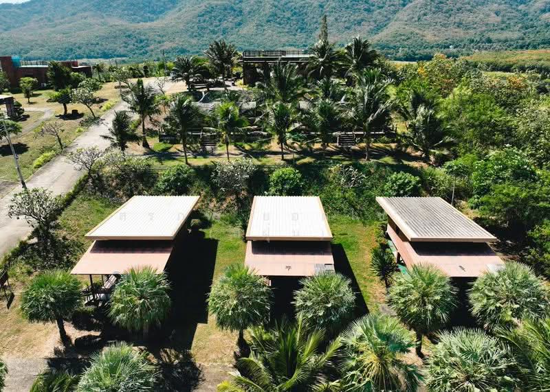 ขาย - ขายกิจการรีสอร์ทและร้านอาหาร เนื้อที่ 42 ไร่ 32 ตารางวา ต.ห้วยทราย อ.เมือง จ.ประจวบคีรีขันธ์, ประจวบคีรีขันธ์