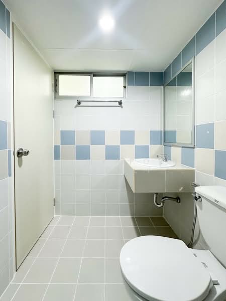 Lumpini Center Ladprao 111, Bangkok, 60-127 Soi Lat Phrao 111, Khlong Chan, Bang Kapi, Bangkok, 1 Bedroom, 28 sqm, Condo For Sale, by Poonyaporn Veerabulyarit, 500177306 - DDproperty.com