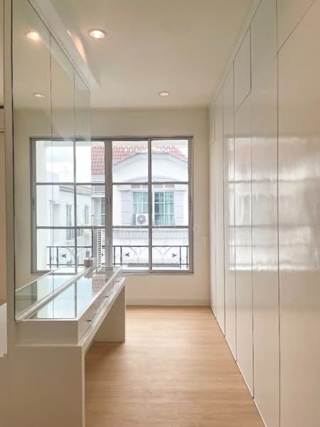 Baan Klang Muang Ladprao-Yothin Phatthana, Bangkok, Soi Baan Klang Muang Ladprao-Yothin Phatthana, Lat Phrao, Lat Phrao, Bangkok, 3 Bedrooms, 180 sqm, Townhouse For Rent, by Correct Property, 500177354 - DDproperty.com